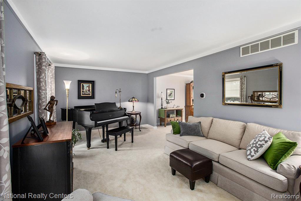 8979 Woodberry Road Road, Plymouth, MI 48170 — Photo 12