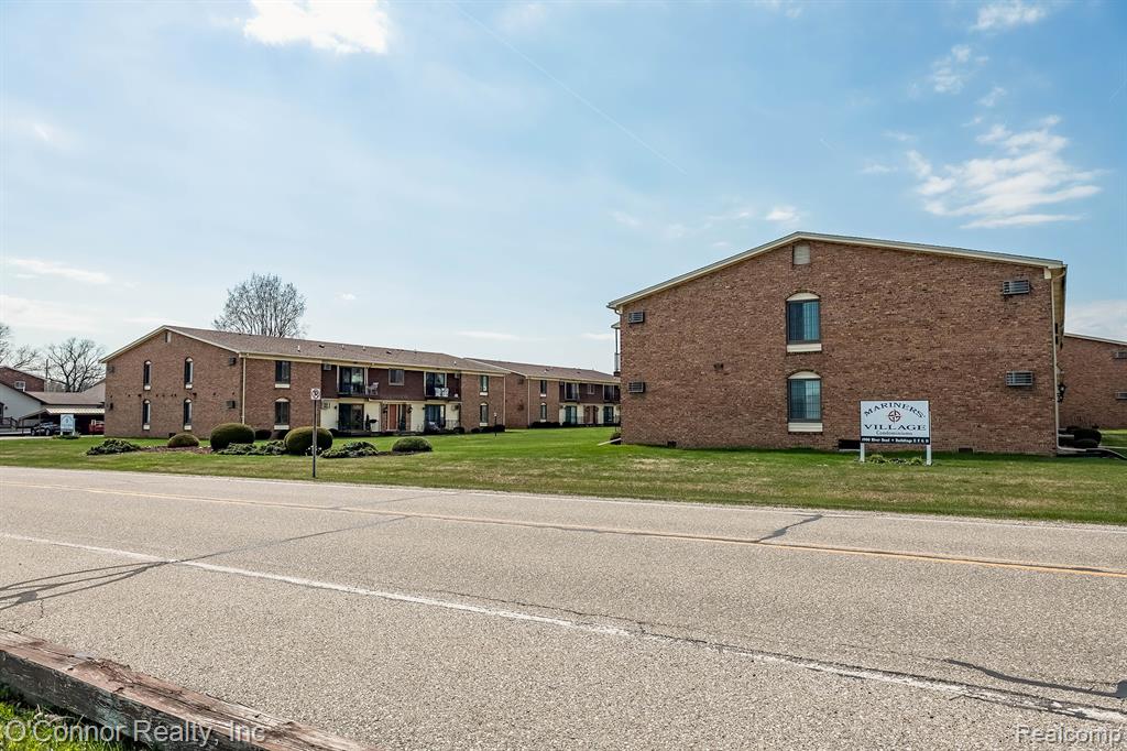 1900 River Road, E 2, Marysville, MI 48040 — Photo 33