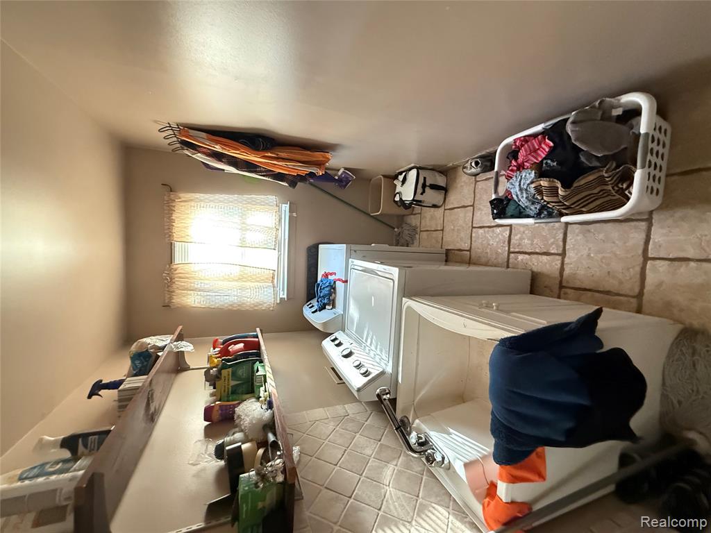 44994 Sondra Drive, Belleville, MI 48111 — Photo 43