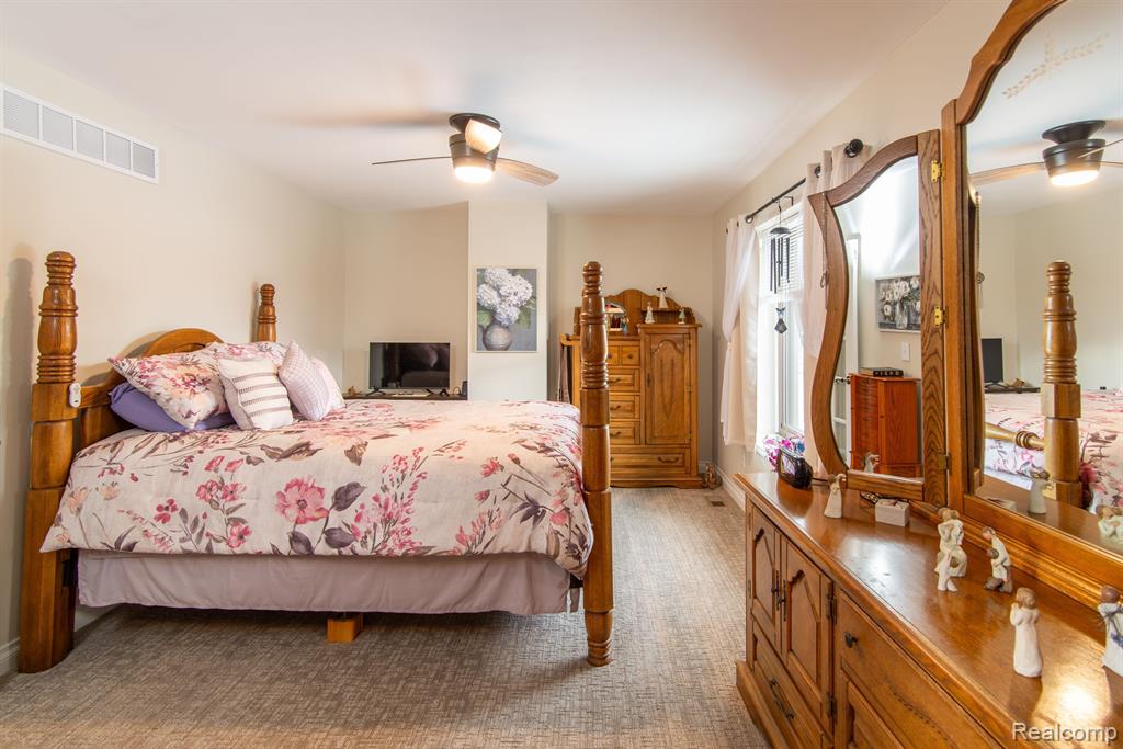 41696 BEDFORD Drive, Canton, MI 48187 — Photo 13