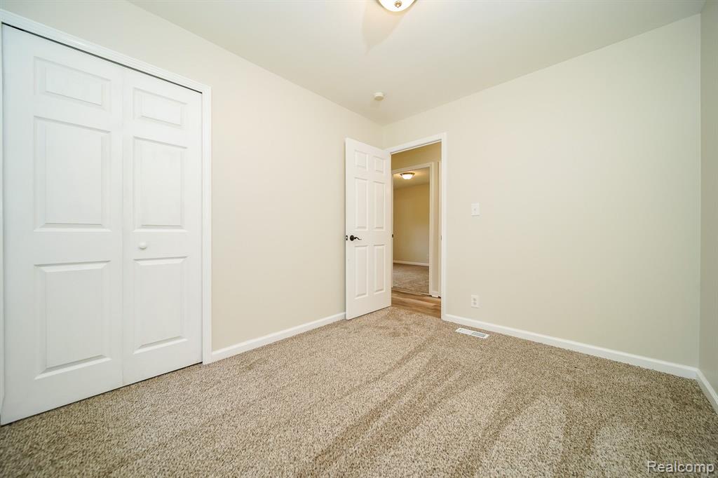 598 COVINGTON Street, South Lyon, MI 48178 — Photo 33