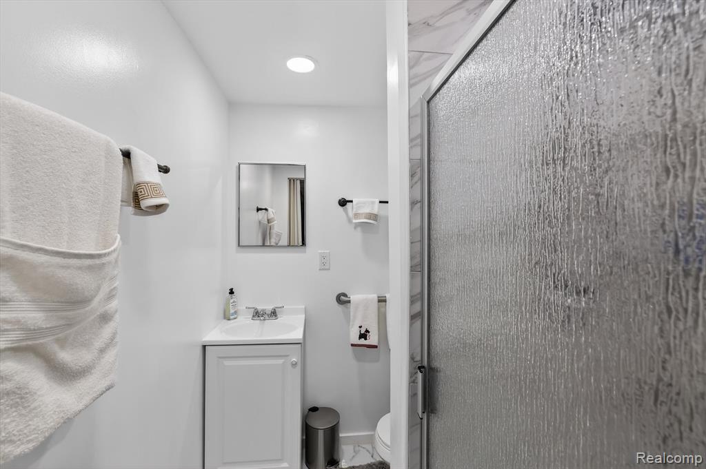 516 Sunnyslope Drive, Flushing, MI 48433 — Photo 15