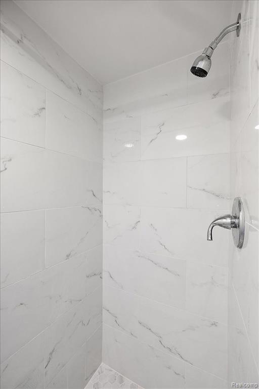 1570 S HILL Boulevard, Bloomfield Hills, MI 48304 — Photo 34