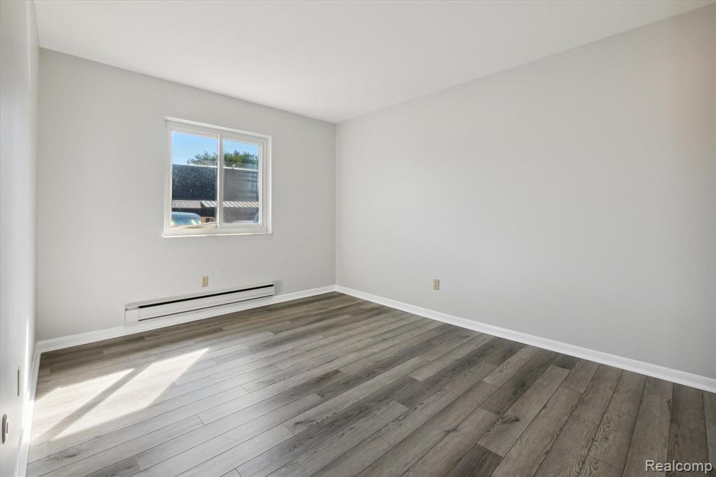 1802 COLONIAL VILLAGE Way, 2, Waterford, MI 48328 — Photo 17
