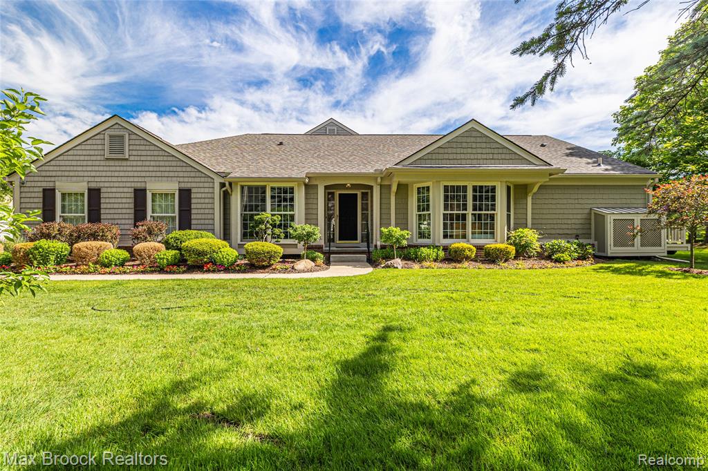 2493 Wildbrook Run, Bloomfield Hills, MI 48304 — front exterior