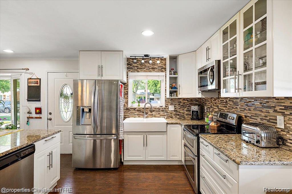 41231 GREENBRIAR Lane, Plymouth, MI 48170 — Photo 14