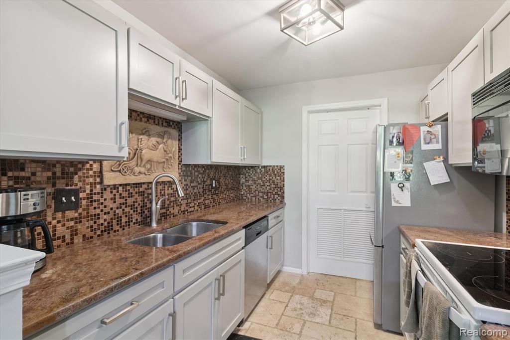 56059 Chesapeake Circle, Shelby Twp, MI 48316 — Photo 12