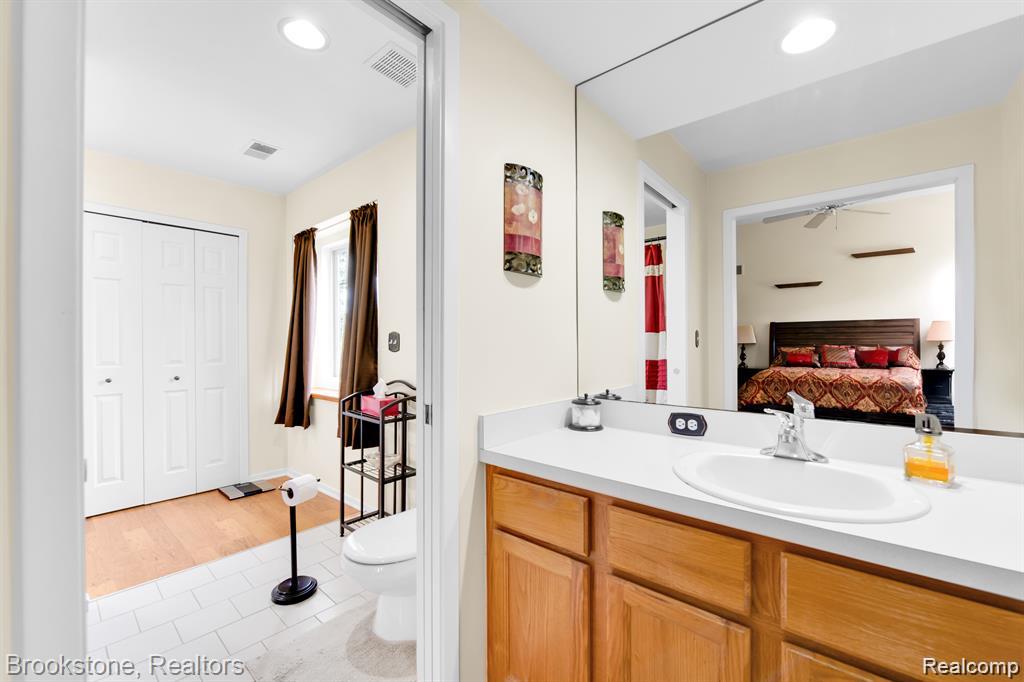 5280 Brantford Court, Grand Blanc, MI 48439 — Photo 18