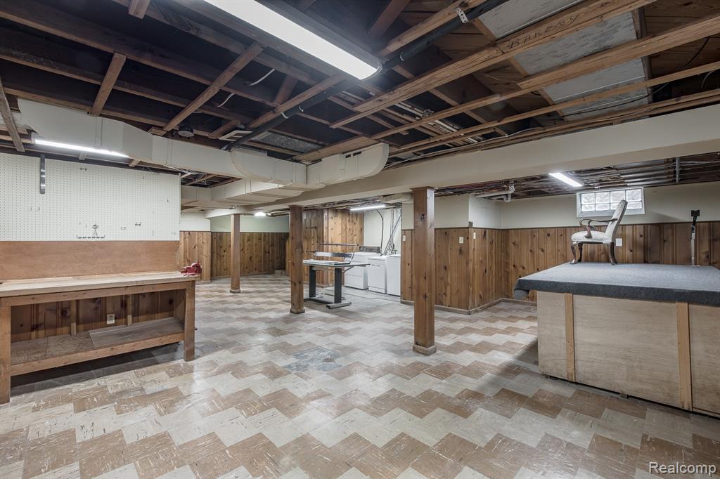 10846 Hart Avenue, Huntington Woods, MI — Photo 44