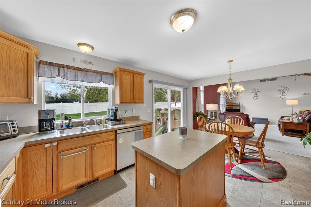 5265 Genesee Oaks Court, Grand Blanc, MI 48439 — Photo 21