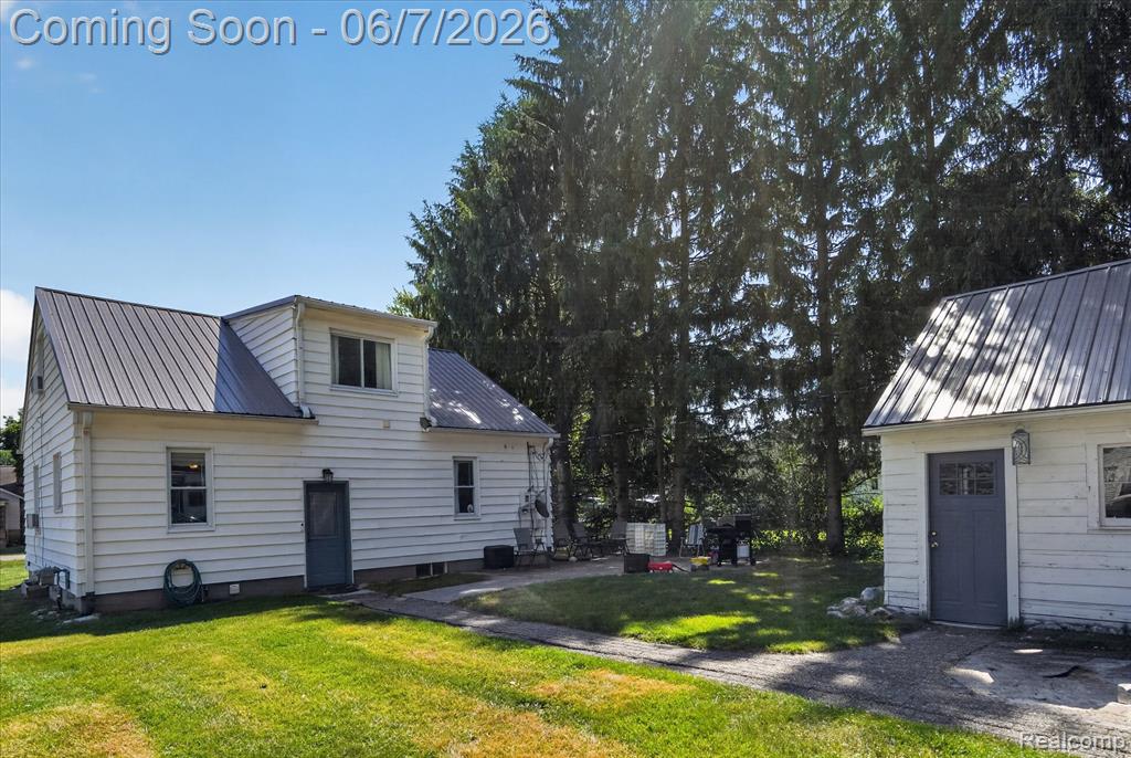 239 E Chestnut Street, Webberville, MI 48892 — Photo 35