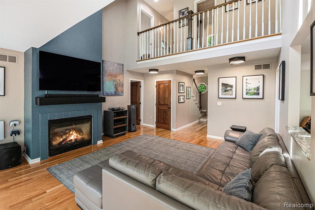 8315 Woodland Circle, Goodrich Vlg, MI — Photo 5
