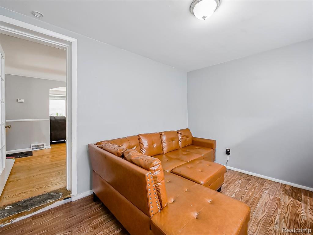 5936 Hillcrest Street, Grosse Pointe, MI 48236 — Photo 11