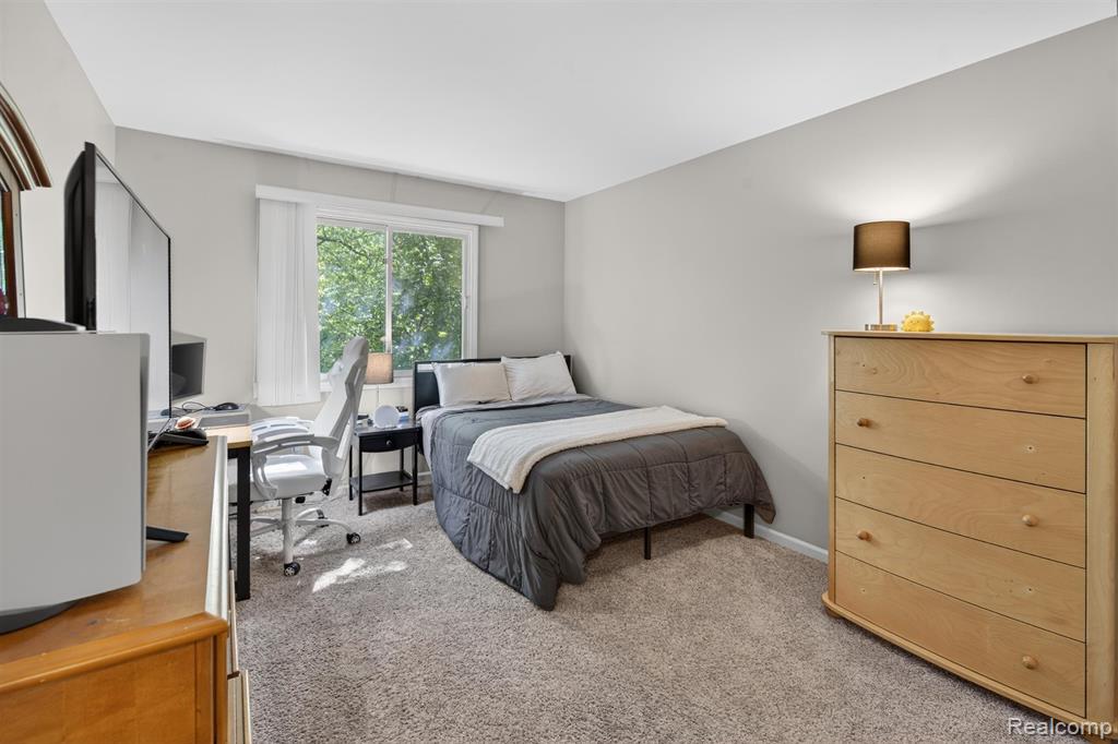 7359 Colchester Lane, West Bloomfield, MI — Photo 22