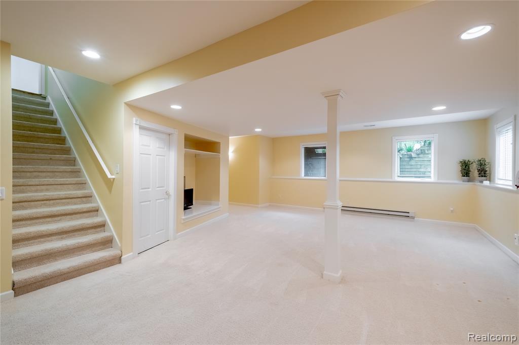 4230 Pavilion Court, Fenton, MI 48430 — Photo 32