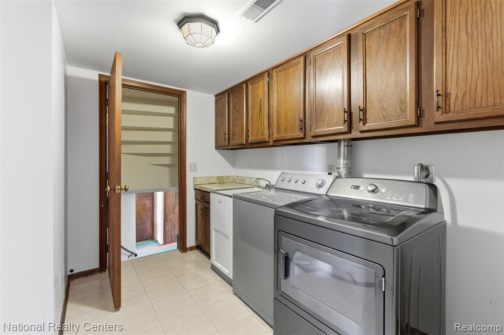 4710 Cove Road, West Bloomfield, MI 48323 — Photo 22