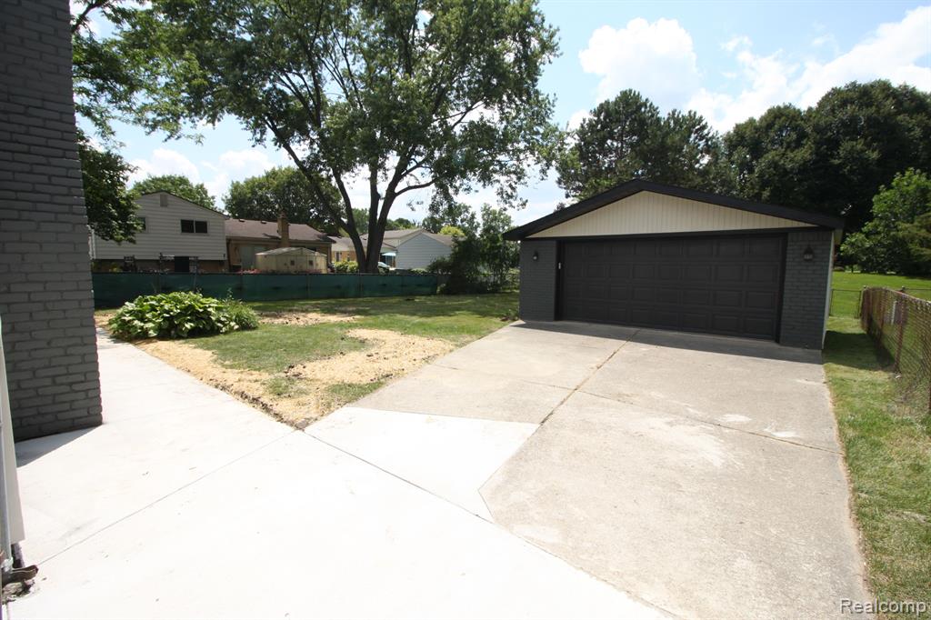 4833 OCEAN Court, Sterling Heights, MI 48310 — Photo 3