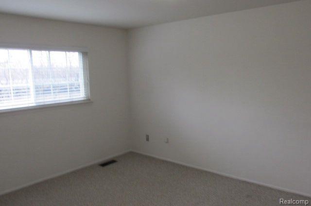 633 E FOX HILLS Drive, Bloomfield Hills, MI 48304 — Photo 5