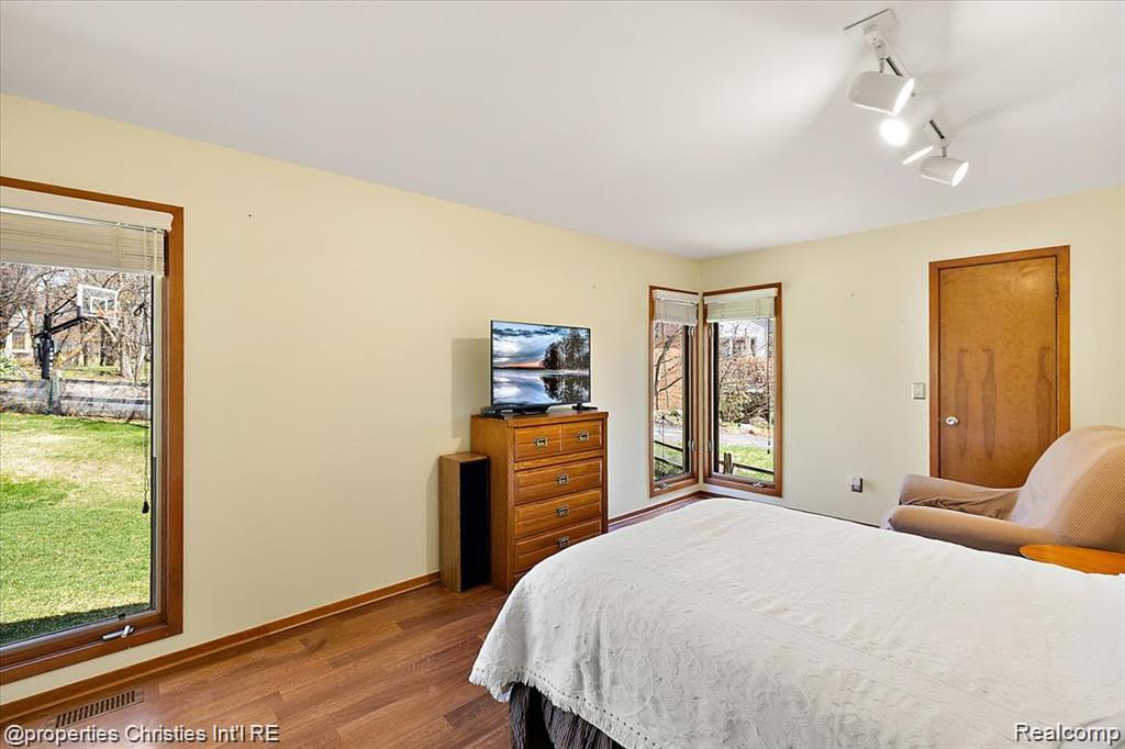 4566 Walden Drive, Bloomfield Hills, MI 48301 — Photo 39