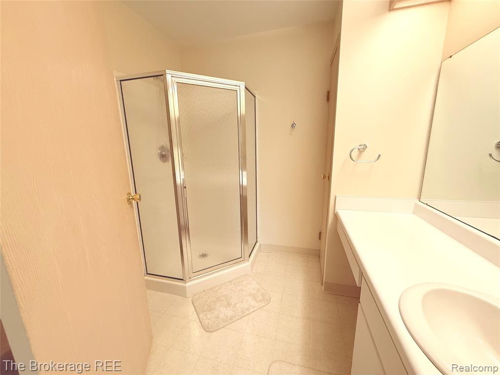 610 Perry Creek Drive, Grand Blanc, MI 48439 — Photo 24