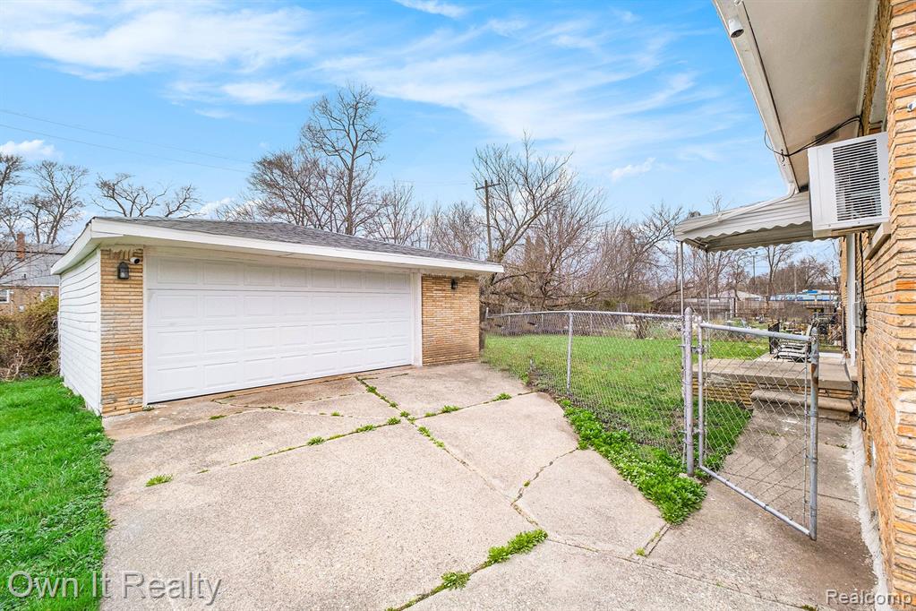 8651 EVERGREEN Avenue, Detroit, MI 48228 — Photo 30