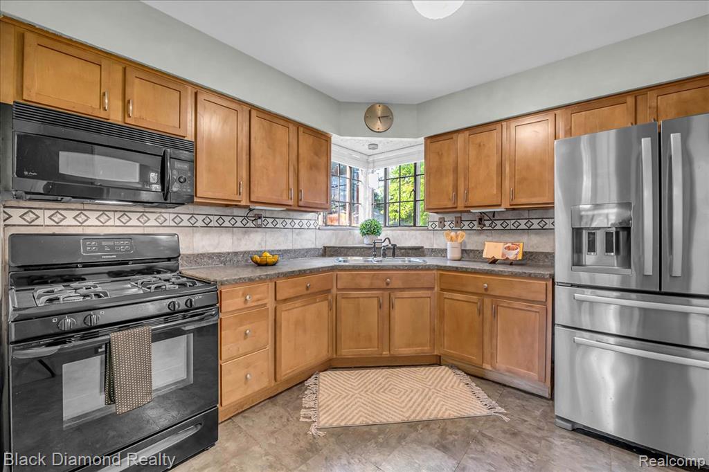 5500 Harvard Road, Detroit, MI 48224 — Photo 15