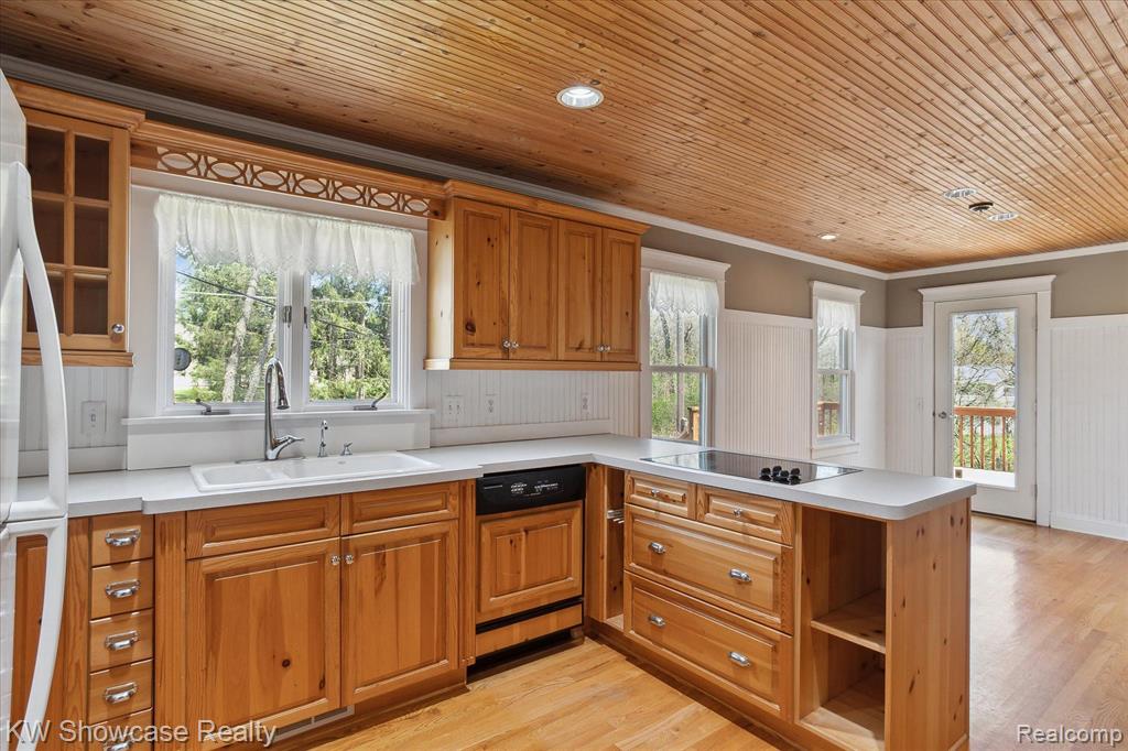 4105 WOODCROFT Street, White Lake, MI 48383 — Photo 11