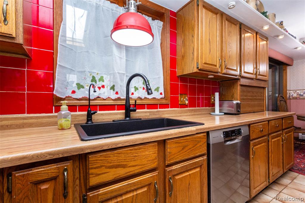 5327 Fern Drive, Fenton, MI 48430 — Photo 12