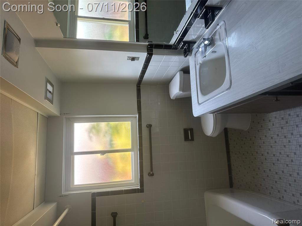 8315 Arnold Street, Dearborn Heights, MI 48127 — Photo 12