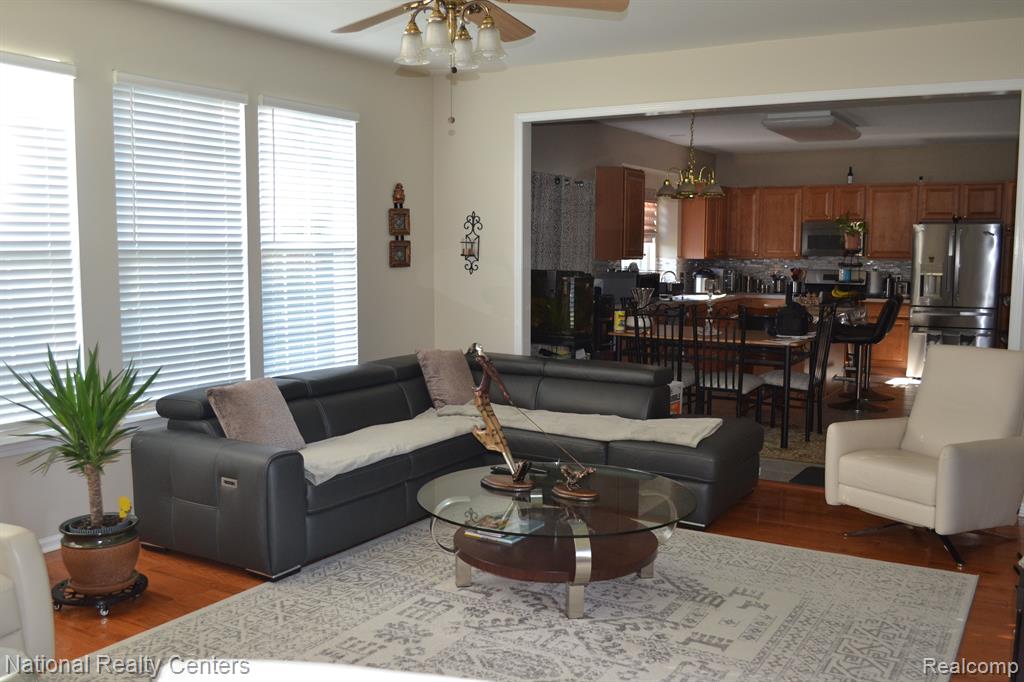 8290 HUMMINGBIRD Drive, Ypsilanti, MI 48197 — Photo 4