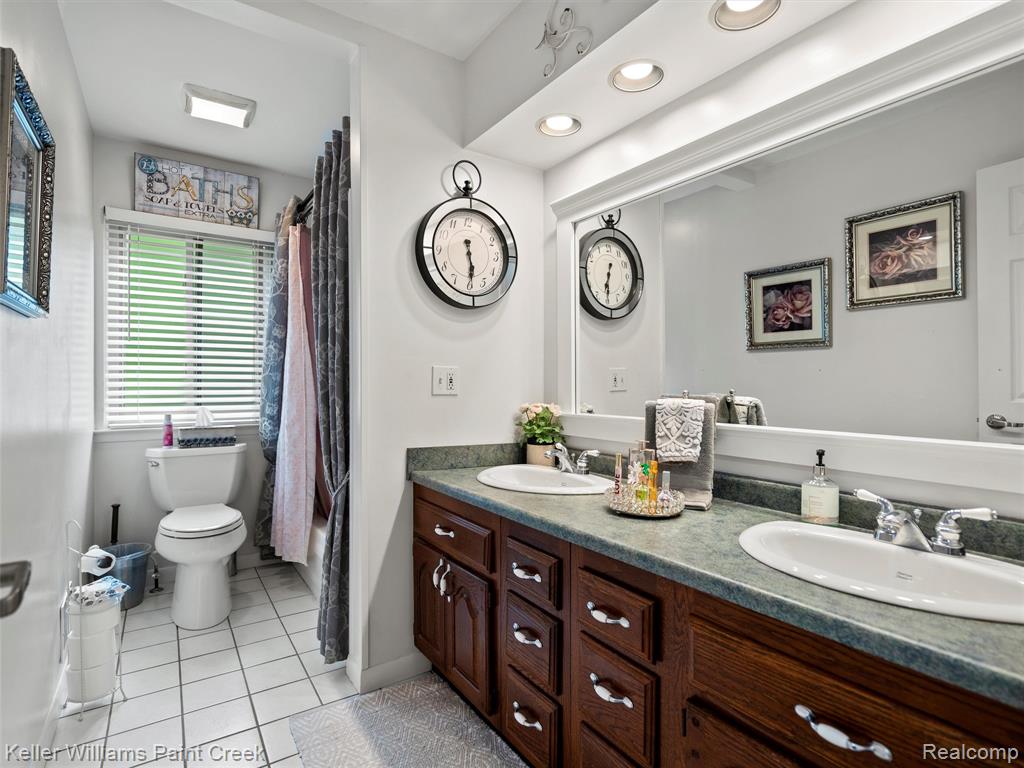 43092 Bond Court, Sterling Heights, MI 48313 — Photo 17