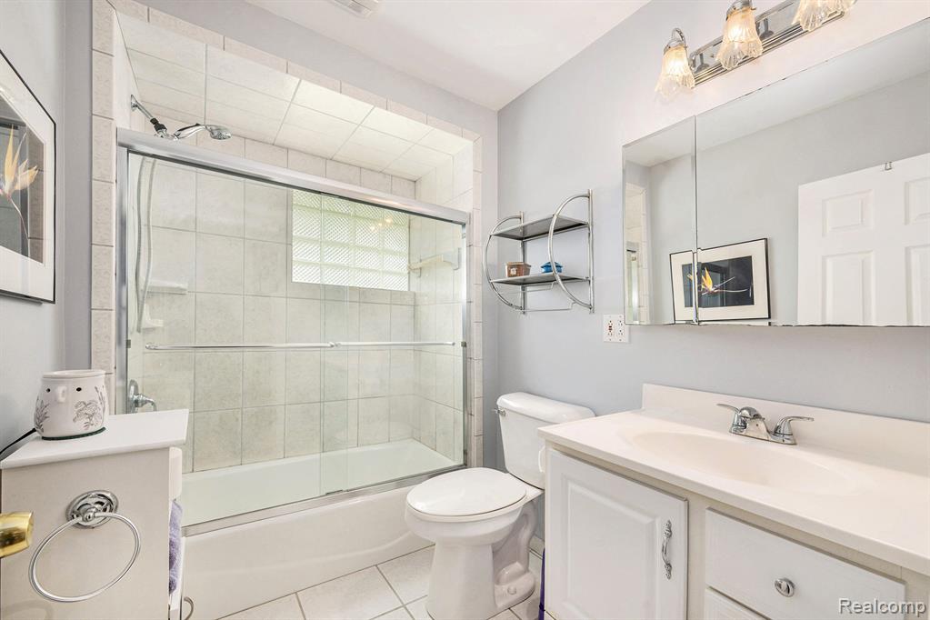 716 Gertrude Road, Waterford, MI 48328 — Photo 16