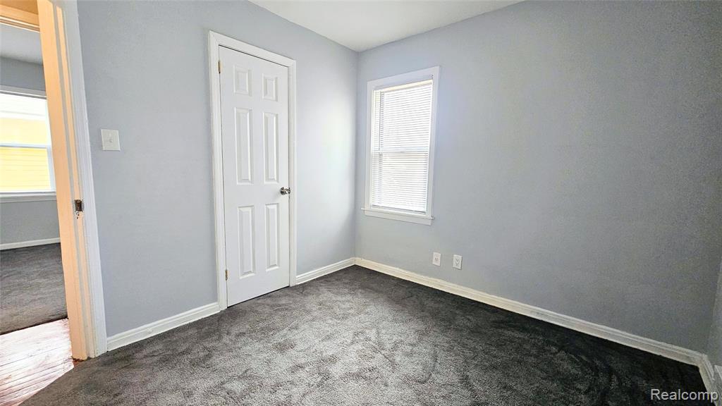 10001 Winthrop Street, Detroit, MI 48227 — Photo 12