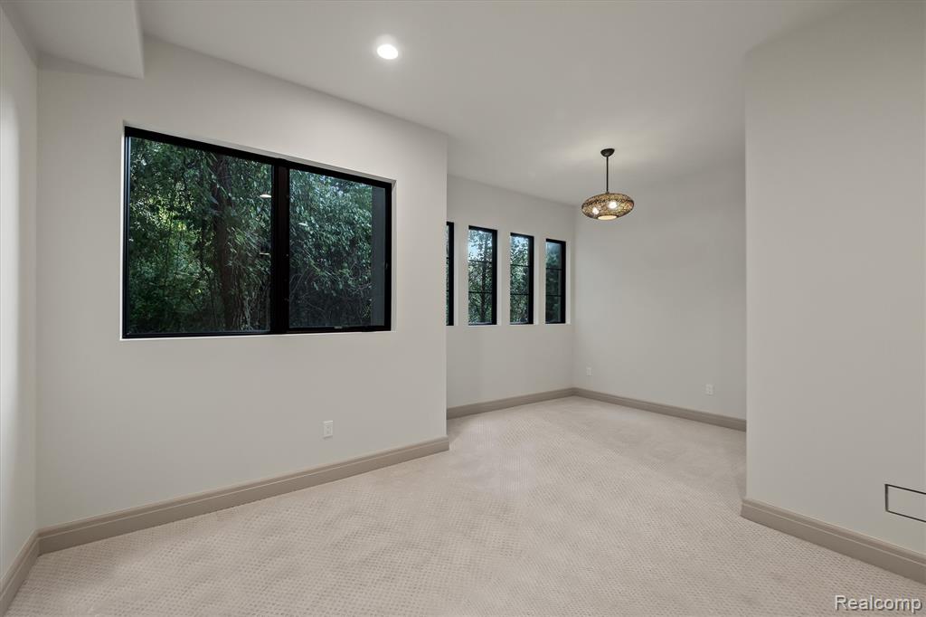 559 Barrington Park Drive, Bloomfield Hills, MI 48304 — Photo 33