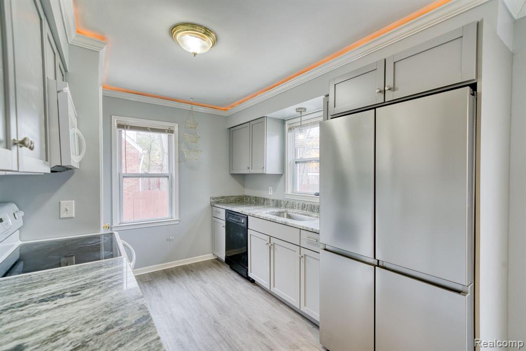 605 E EVELYN Avenue, Hazel Park, MI 48030 — Photo 4