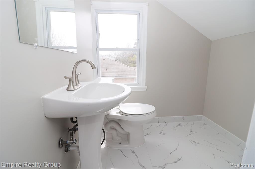 5743 N Highland Street, Dearborn Heights, MI 48127 — Photo 22