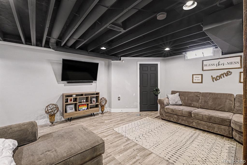 8375 Oxford Lane, Grand Blanc, MI 48439 — Photo 25