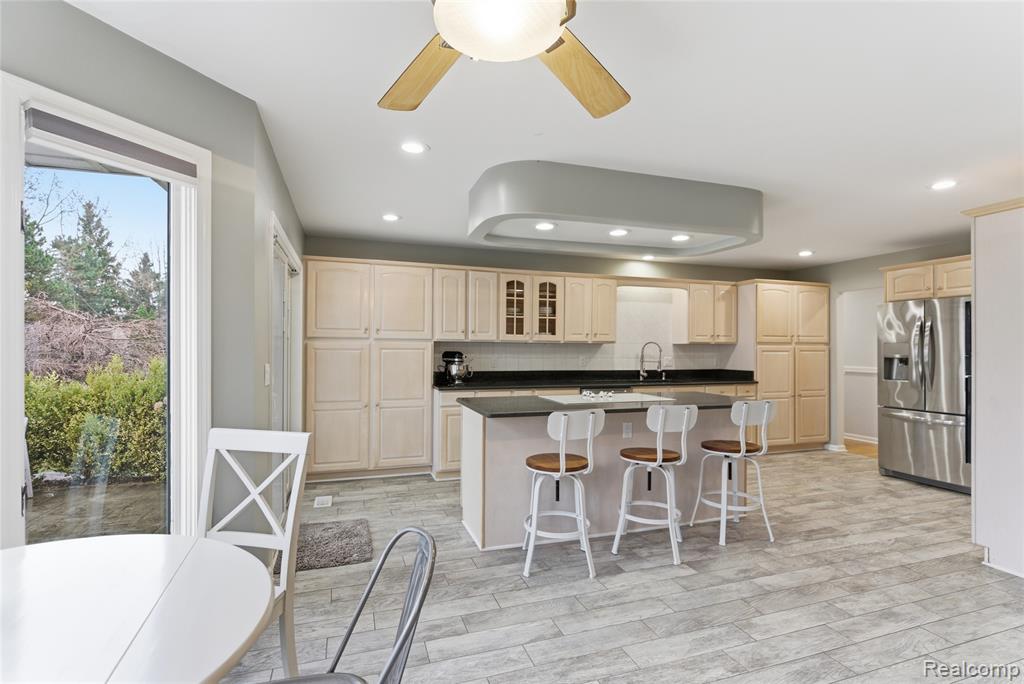 7095 Elmwood Drive, Grand Blanc, MI 48439 — Photo 17