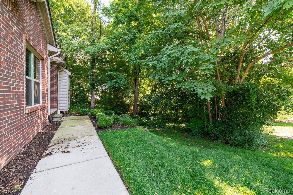 9546 KINGSWAY Circle, Clarkston, MI 48348 — Photo 56