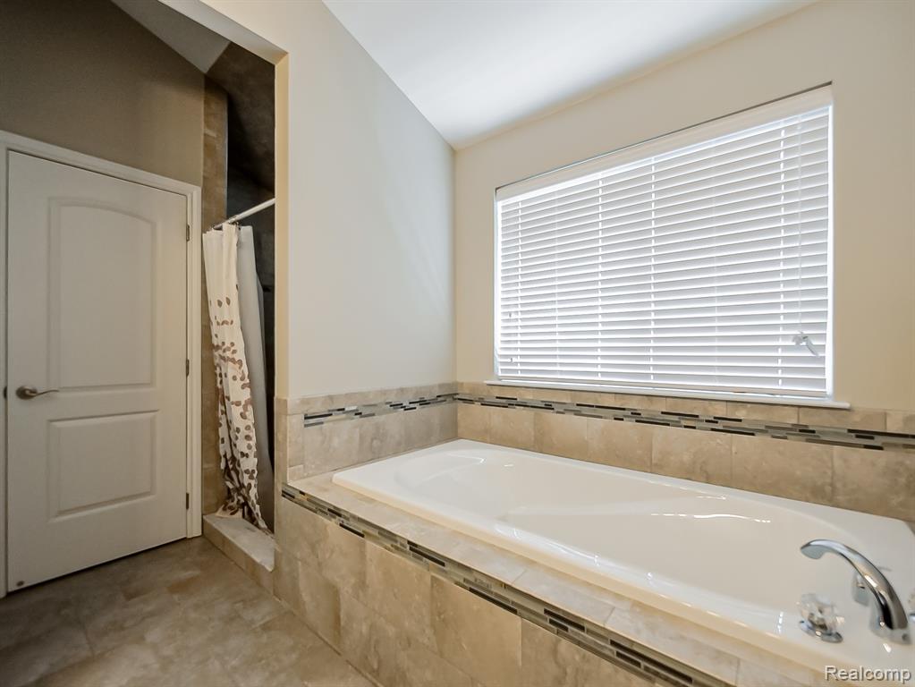 6960 Norway Drive, Troy, MI 48085 — Photo 36