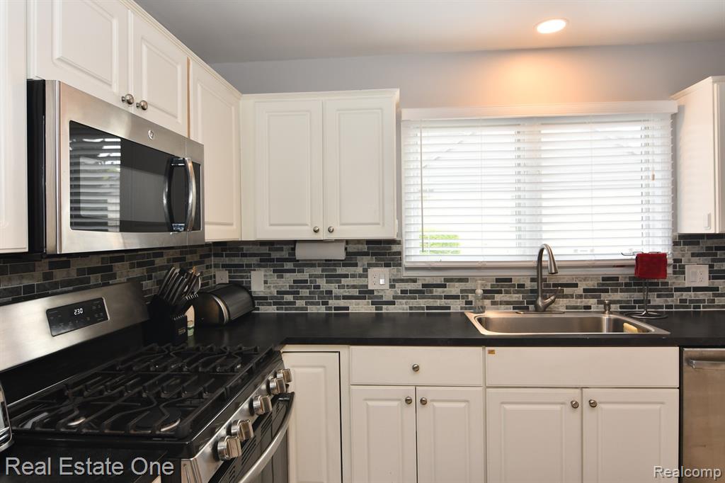 42388 Shulock Drive, Clinton Twp, MI 48038 — Photo 15