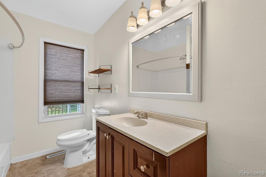 1325 N Linden Road, Flint, MI 48532 — Photo 9