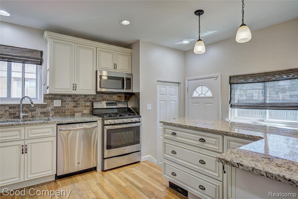 4248 Rosewold Avenue, Royal Oak, MI 48073 — Photo 10