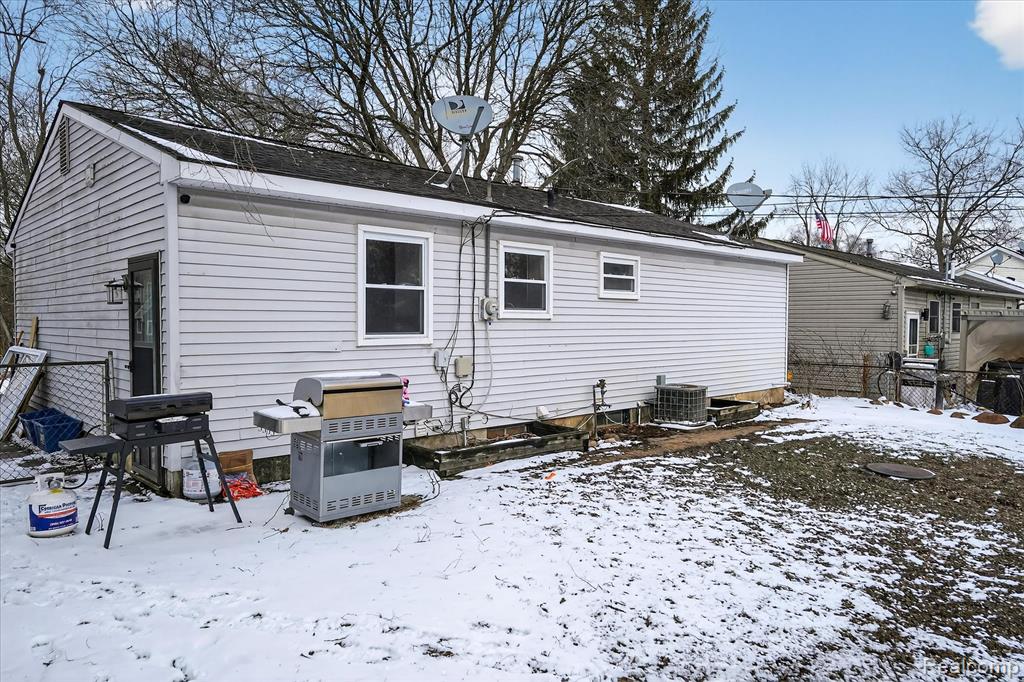 743 Dunreath Street, Walled Lake, MI 48390 — Photo 35