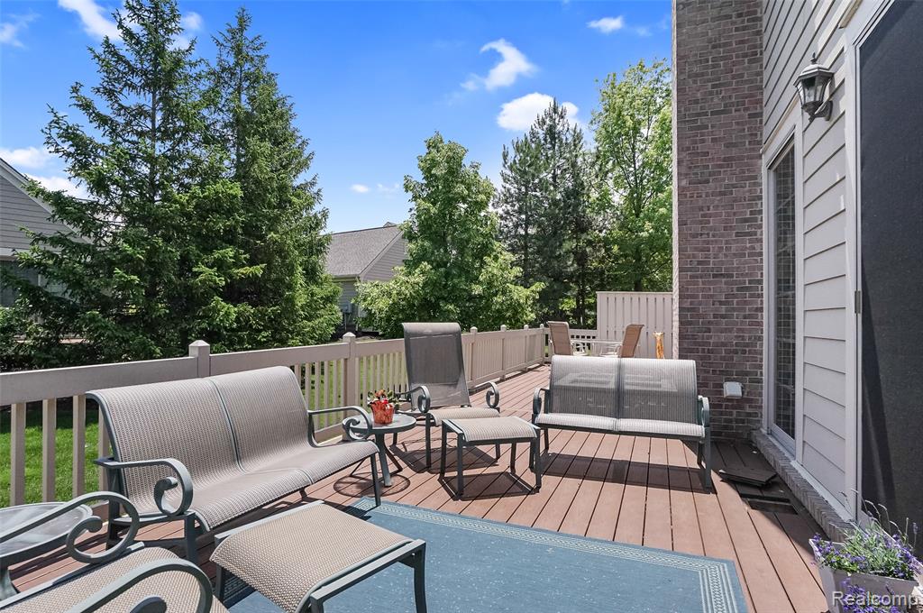 16822 Lochmoor Circle W, Northville, MI 48168 — Photo 40