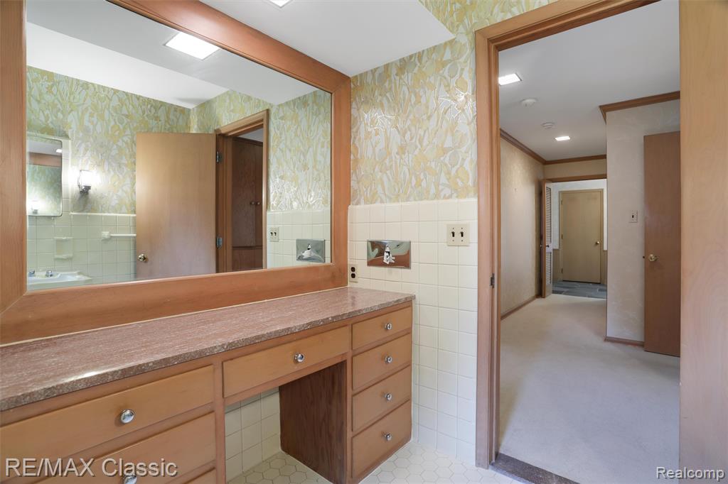 830 JONATHAN Lane, Bloomfield Hills, MI 48302 — Photo 26