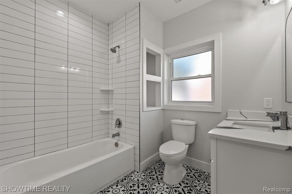 5636 Paris, Sterling Heights, MI 48310 — Photo 24