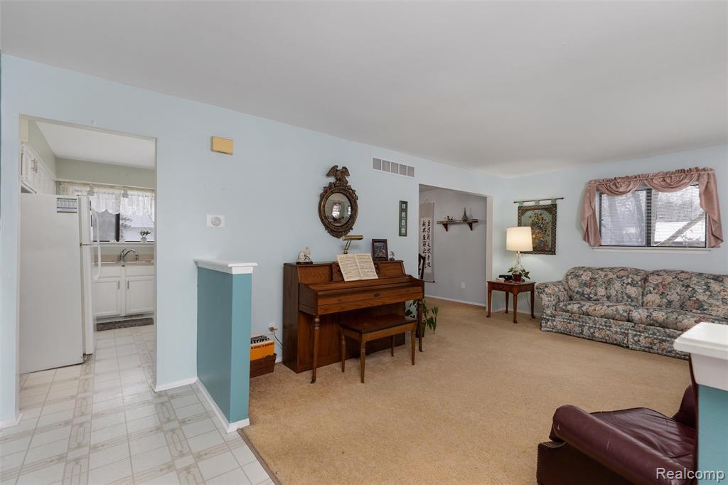 5695 CAREN Drive, Ypsilanti, MI 48197 — Photo 10