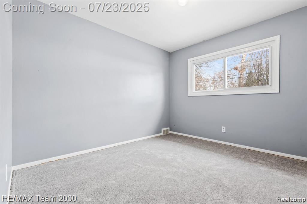 6600 Shadowlawn Street, Dearborn Heights, MI 48127 — Photo 8