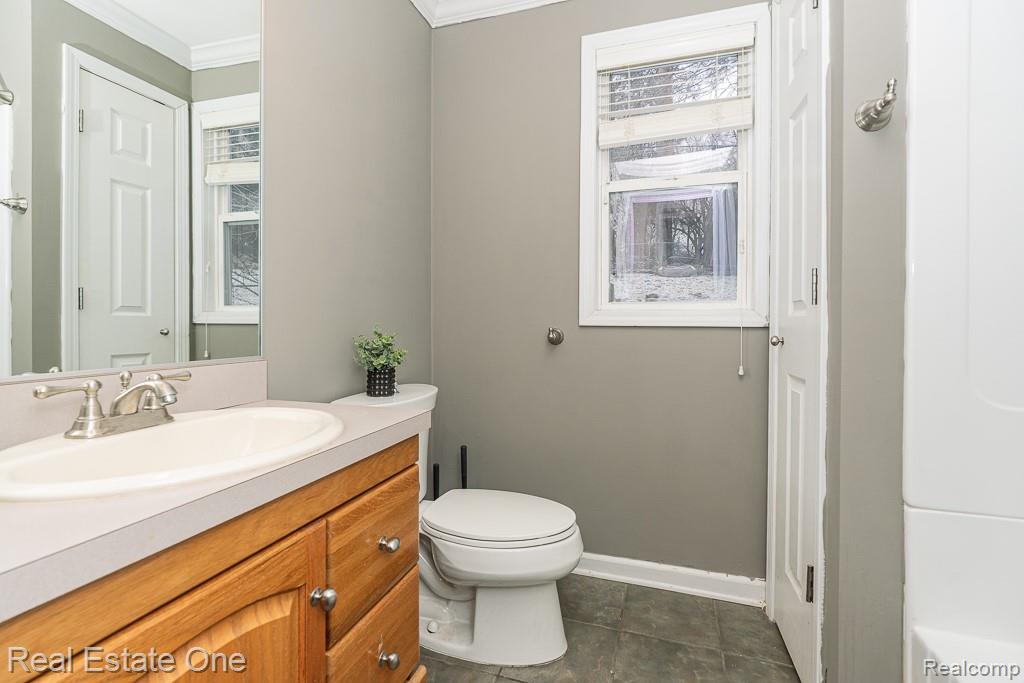 8955 Maplewood Avenue, Clarkston, MI 48348 — Photo 14